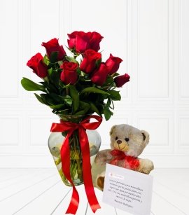 Florero  de rosas y oso 