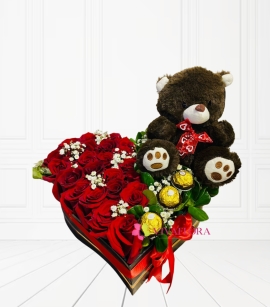 Corazón de Rosas Rojas con Oso y Chocolates ❤️🧸🍫